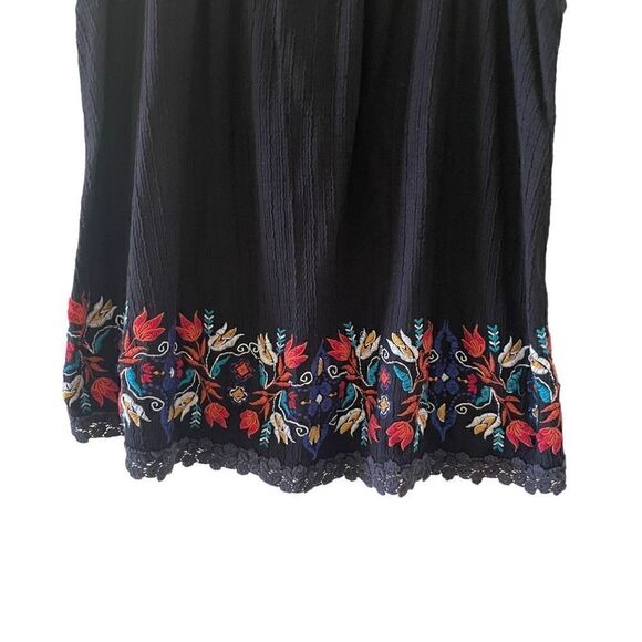 Torrid Sleeveless round Neck Top Size 2 (2X) black knit embroider blouse #1280 - Picture 4 of 13
